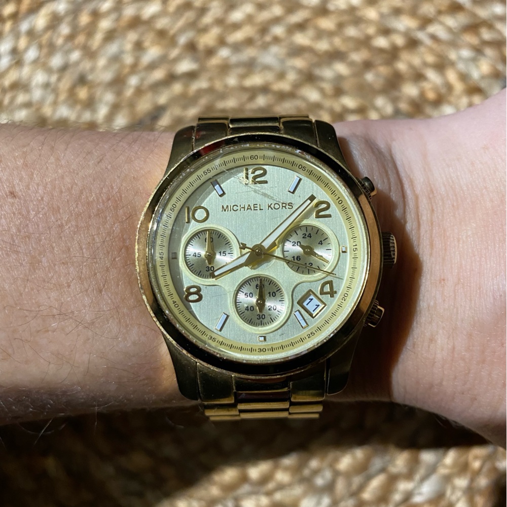 MICHAEL KORS RUNWAY GOLD-TONE WATCH - Picture 2 of 5
